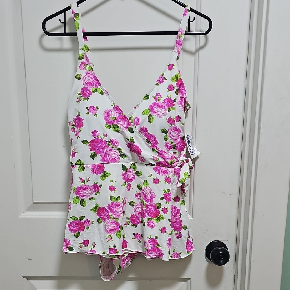 Betsey Johnson Pink and White One Piece Swimsuit L